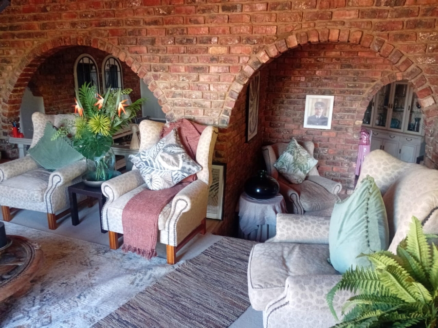 6 Bedroom Property for Sale in Heiderand Western Cape